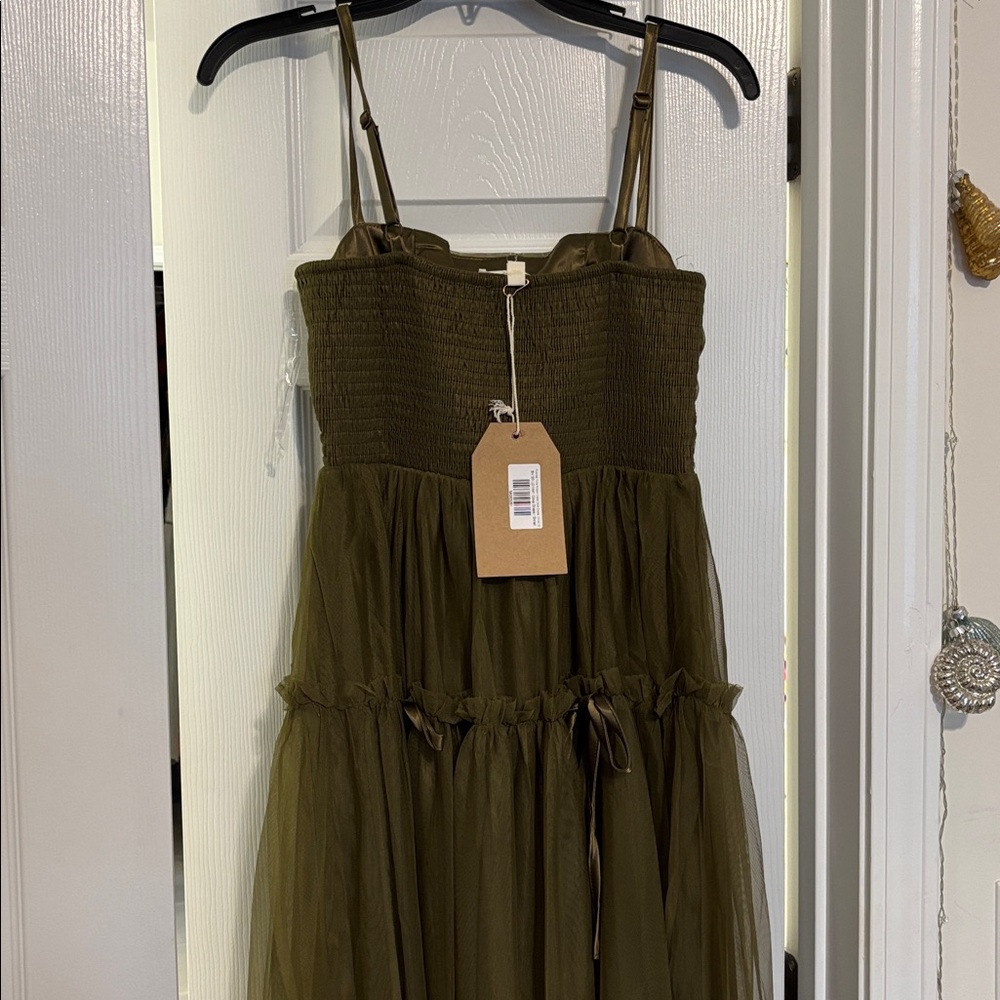 Elegant Olive Green Women's Dress - Picture 5 of 6